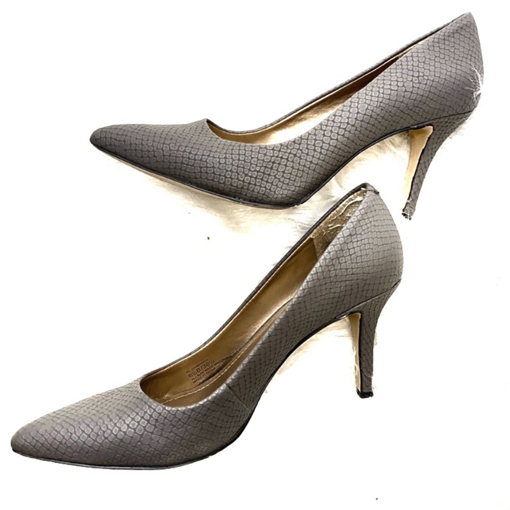 🍊BCBG Gray Snakeskin Heels